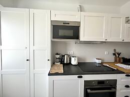 Lagos Ocean Breeze by Homing