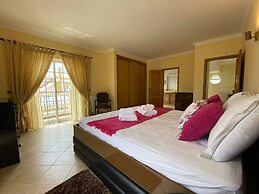 Pêra Amazing Villa With Pool by Homing