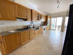 Pêra Amazing Villa With Pool by Homing