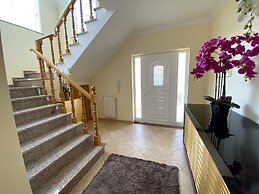 Pêra Amazing Villa With Pool by Homing