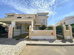 Pêra Amazing Villa With Pool by Homing