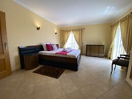 Pêra Amazing Villa With Pool by Homing