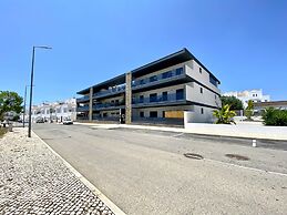 Tavira Grand Balcony With Pool by Homing