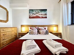 Vilamoura Palm Tree With Pool by Homing