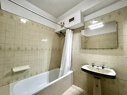 Vilamoura Palm Tree With Pool by Homing