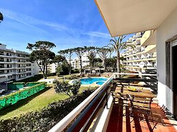 Vilamoura Palm Tree With Pool by Homing