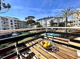 Vilamoura Palm Tree With Pool by Homing