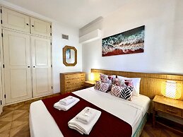 Vilamoura Palm Tree With Pool by Homing