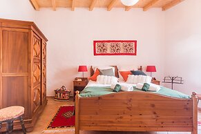 Pêra Vintage Villa With Pool by Homing