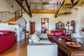 Pêra Vintage Villa With Pool by Homing