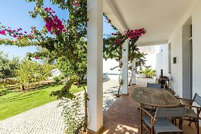 Pêra Vintage Villa With Pool by Homing