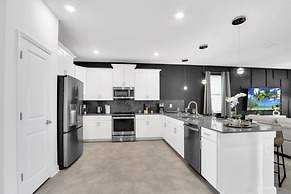 9BED The Goof within 8 miles to Disney