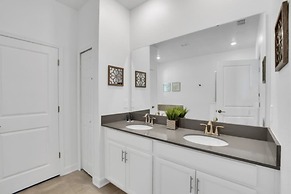 9BED The Goof within 8 miles to Disney