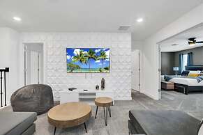 9BED The Goof within 8 miles to Disney