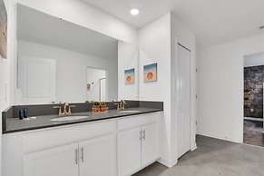 9BED The Goof within 8 miles to Disney