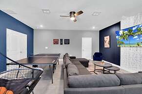 9BED The Goof within 8 miles to Disney