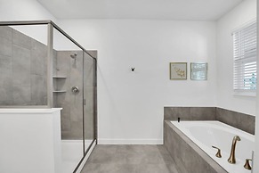 9BED The Goof within 8 miles to Disney