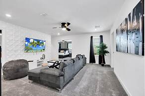 9BED The Goof within 8 miles to Disney