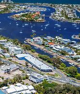 HACIENDA- CANAL VIEWS AND COMFORT