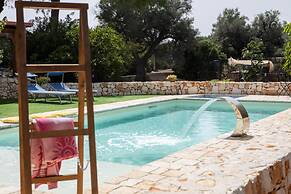 Trullo Nonna Netta con Piscina Idromassaggio e Area Giochi