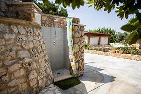 Trullo Nonna Netta con Piscina Idromassaggio e Area Giochi