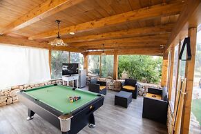 Trullo Nonna Netta con Piscina Idromassaggio e Area Giochi