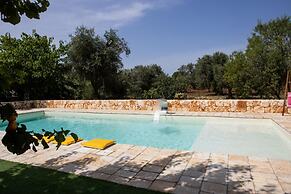 Trullo Nonna Netta con Piscina Idromassaggio e Area Giochi