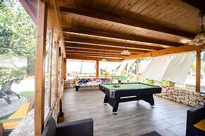 Trullo Nonna Netta con Piscina Idromassaggio e Area Giochi