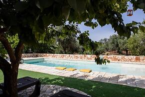 Trullo Nonna Netta con Piscina Idromassaggio e Area Giochi