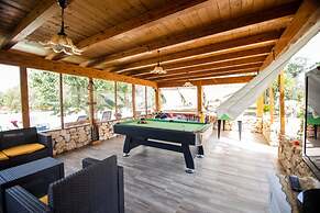 Trullo Nonna Netta con Piscina Idromassaggio e Area Giochi