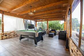 Trullo Nonna Netta con Piscina Idromassaggio e Area Giochi