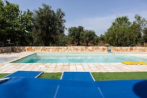 Trullo Nonna Netta con Piscina Idromassaggio e Area Giochi