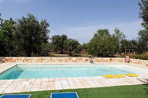 Trullo Nonna Netta con Piscina Idromassaggio e Area Giochi