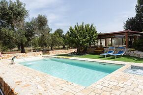 Trullo Nonna Netta con Piscina Idromassaggio e Area Giochi