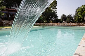 Trullo Nonna Netta con Piscina Idromassaggio e Area Giochi