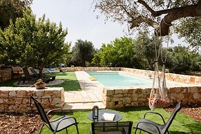 Trullo Nonna Netta con Piscina Idromassaggio e Area Giochi