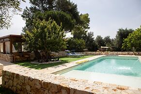 Trullo Nonna Netta con Piscina Idromassaggio e Area Giochi