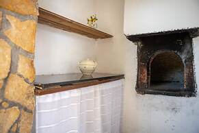 Trullo Nonna Netta con Piscina Idromassaggio e Area Giochi