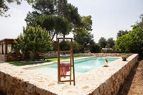 Trullo Nonna Netta con Piscina Idromassaggio e Area Giochi