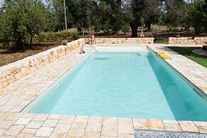 Trullo Nonna Netta con Piscina Idromassaggio e Area Giochi