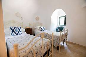 Trullo Nonna Netta con Piscina Idromassaggio e Area Giochi