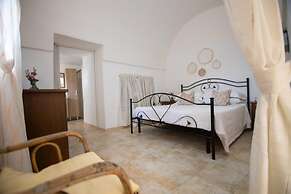 Trullo Nonna Netta con Piscina Idromassaggio e Area Giochi