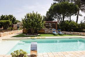 Trullo Nonna Netta con Piscina Idromassaggio e Area Giochi
