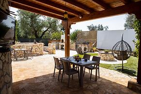 Trullo Nonna Netta con Piscina Idromassaggio e Area Giochi