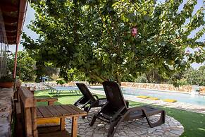 Trullo Nonna Netta con Piscina Idromassaggio e Area Giochi