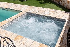 Trullo Nonna Netta con Piscina Idromassaggio e Area Giochi