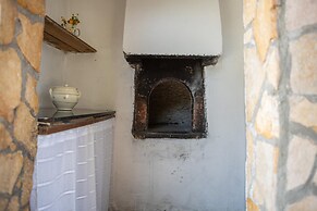 Trullo Nonna Netta con Piscina Idromassaggio e Area Giochi