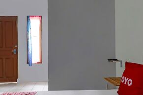 OYO 90809 Homestay Black Pink Merah Jambu Syariah