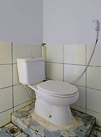 OYO 90809 Homestay Black Pink Merah Jambu Syariah