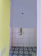 OYO 90809 Homestay Black Pink Merah Jambu Syariah